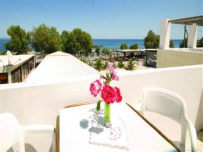 White House Hotel Камари Экстерьер фото